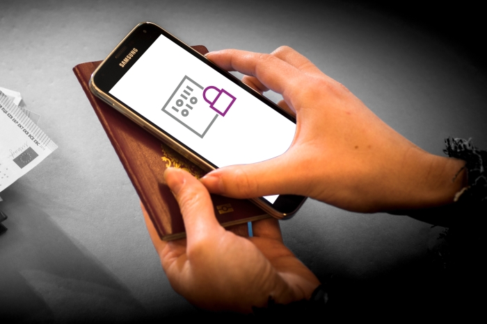 Verifing identity by smartphone