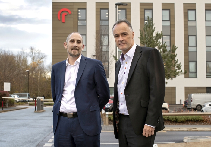 (l-r) Shaun Sumner, Director, Reliance Networks, with Bill Holmes, Chief Executive of Radius Payment Solutions